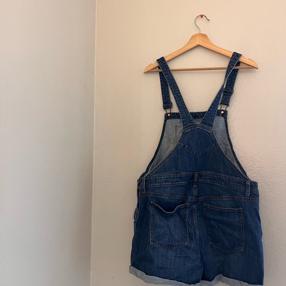 Old Navy | Overall Shorts - Picture 6 of 6